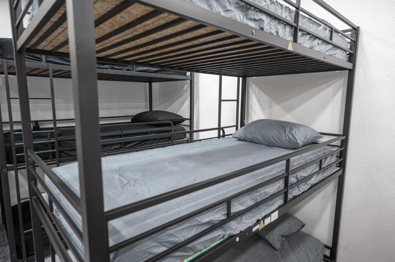 Free Airport & Strip Shuttle, & Bfast! Hostel Las Vegas Bagian luar foto